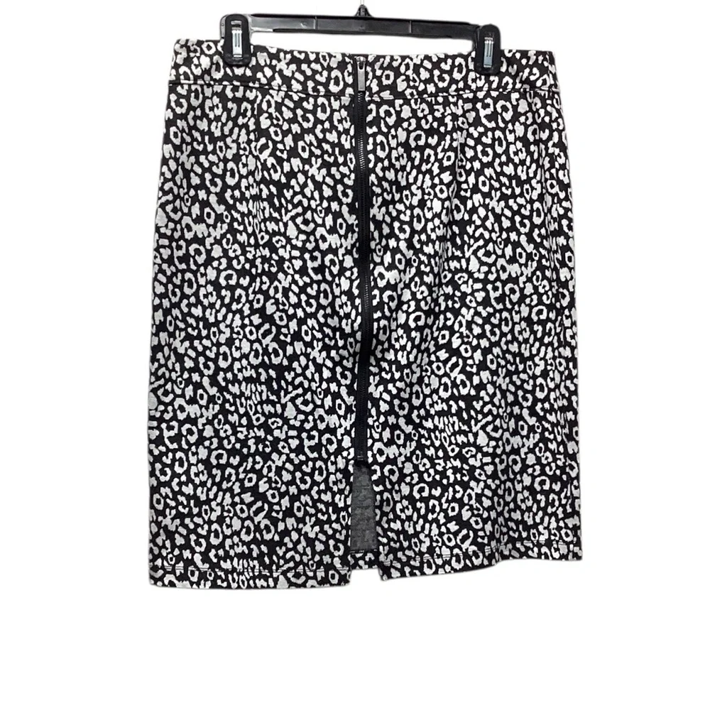 Tribal pencil skirt Back Zip Black and white leopard print. Size Medium
